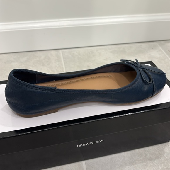 Nine West Women’s size 7 navy flats - Picture 2 of 4